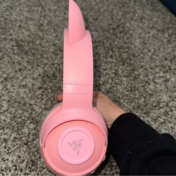 The Razer Kraken RGB USB Gaming Headset Kitty Edition with stand - Picture 5 of 6